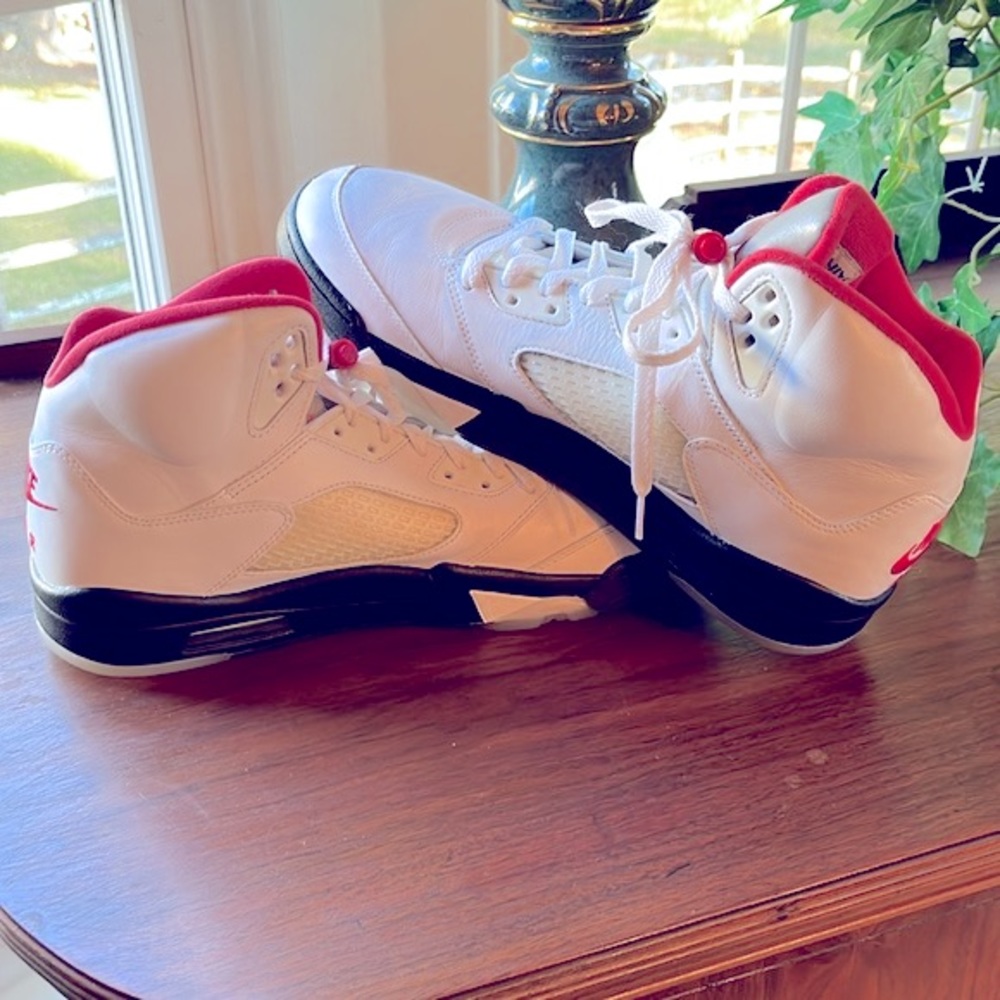 Nike AirJordan 5 - Picture 4 of 8